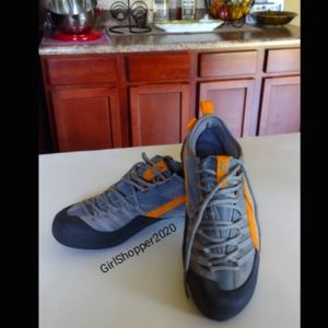 PUMA Flat Sole Women's Walking Shoes